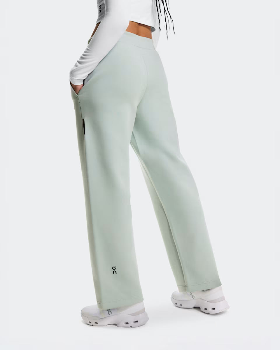 ON Focus Tech Sweatpants Mineral — ON CLOTHING | Authentic India