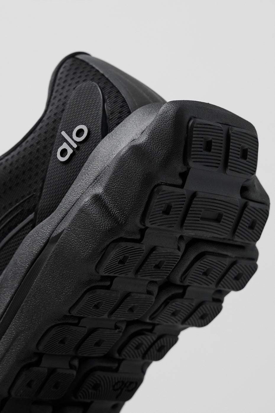 ALO Runner - Black/Black (Unisex) — Alo Yoga | Authentic India