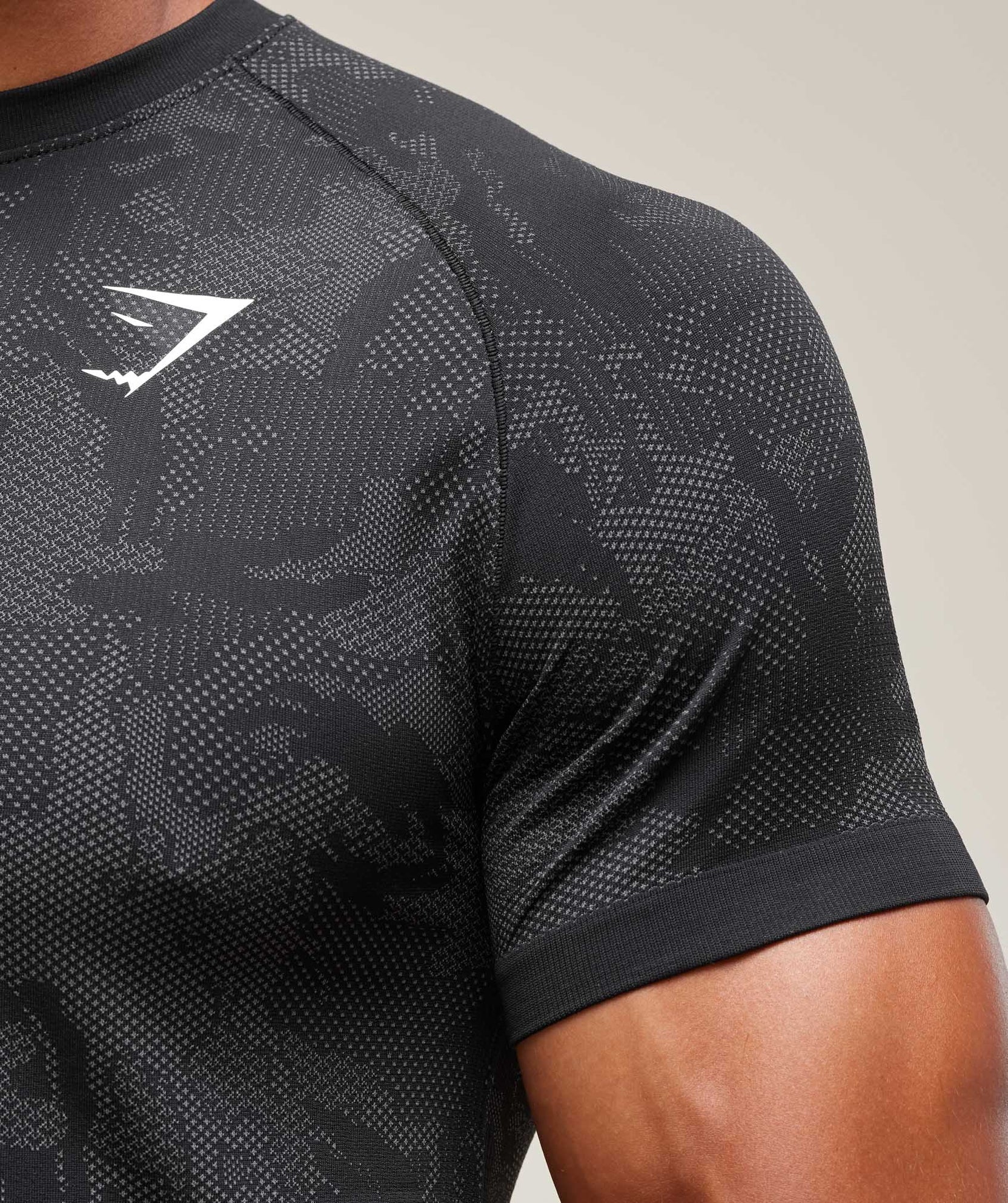 GYMSHARK Geo Seamless T Shirt Black Charcoal Grey — Gymshark | Authentic India