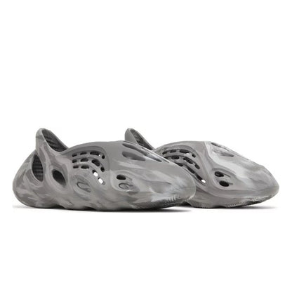 Yeezy Foam RNNR MX Granite