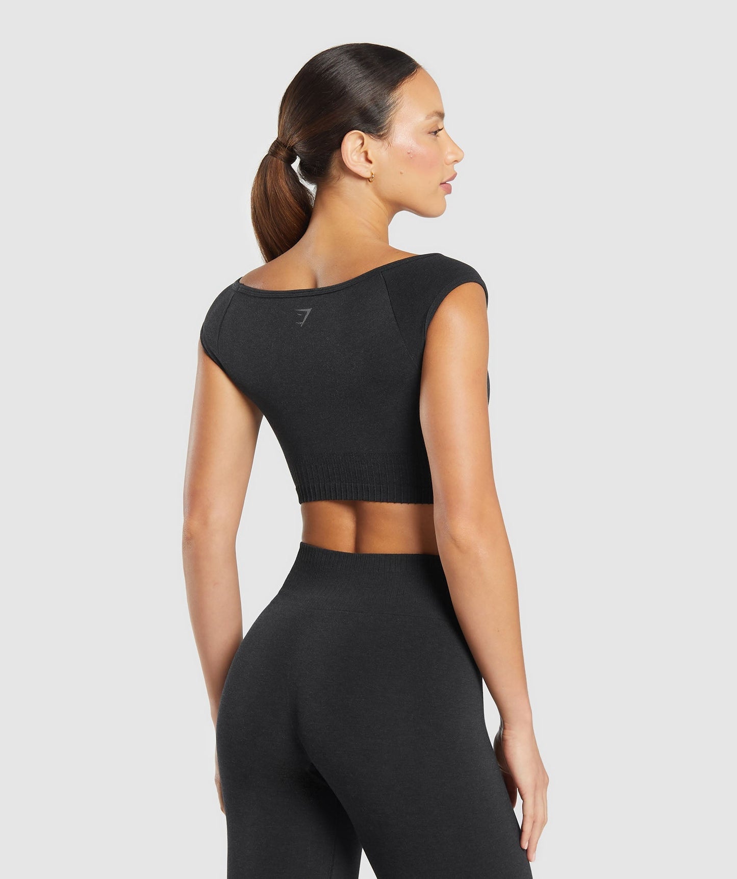 Women's Gymshark Luxe Seamless Boat Neck Crop Top Coal Marl — Gymshark | Authentic India