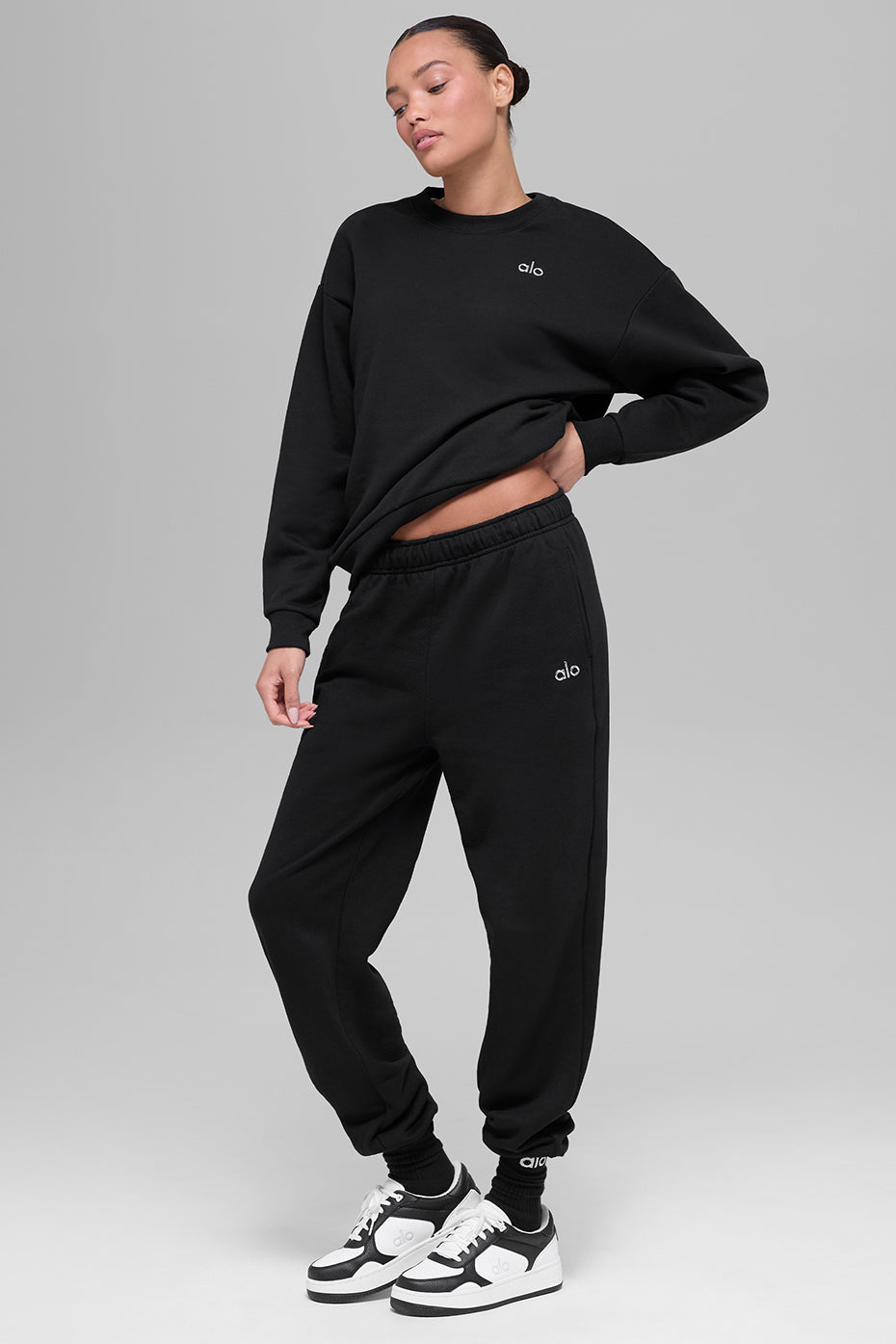 Accolade Crew Neck Pullover - Black