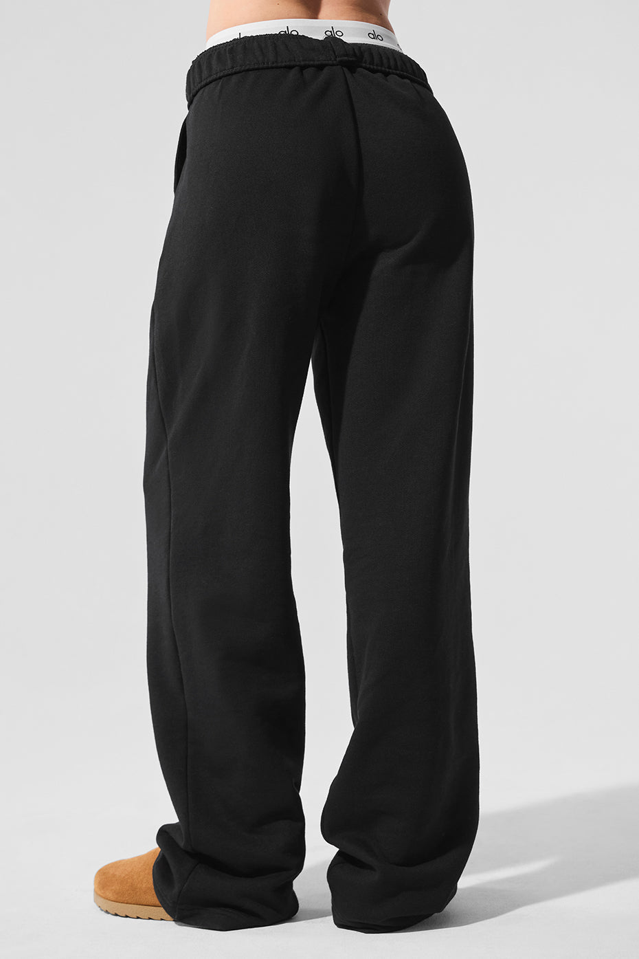 Accolade Straight Leg Sweatpant - Black — Alo Yoga | Authentic India