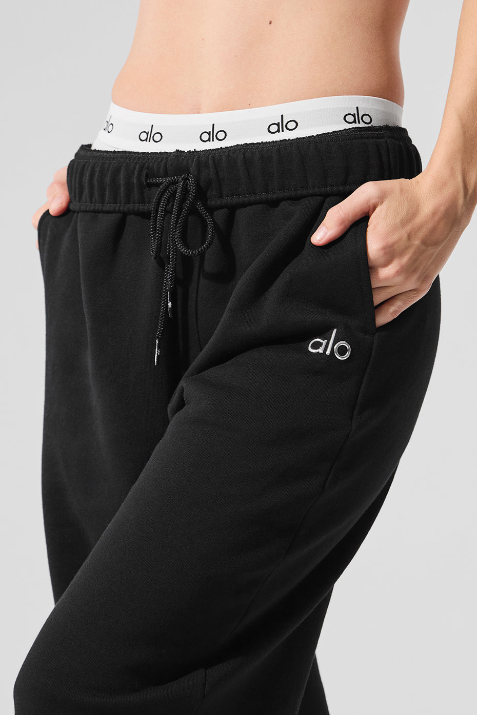 Accolade Straight Leg Sweatpant - Black — Alo Yoga | Authentic India