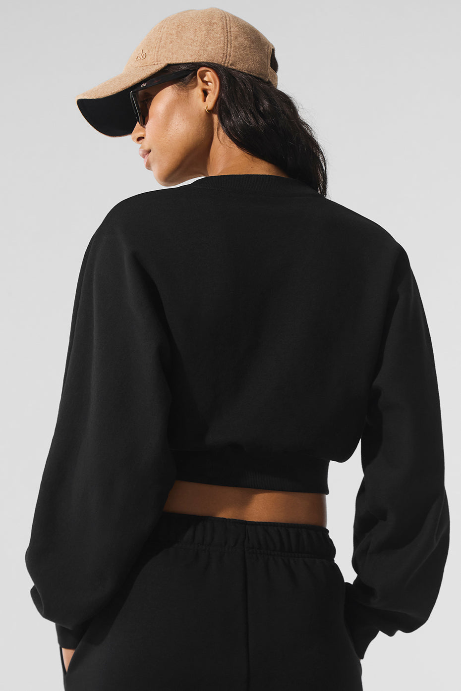 Cropped Accolade Crewneck - Black — Alo Yoga | Authentic India