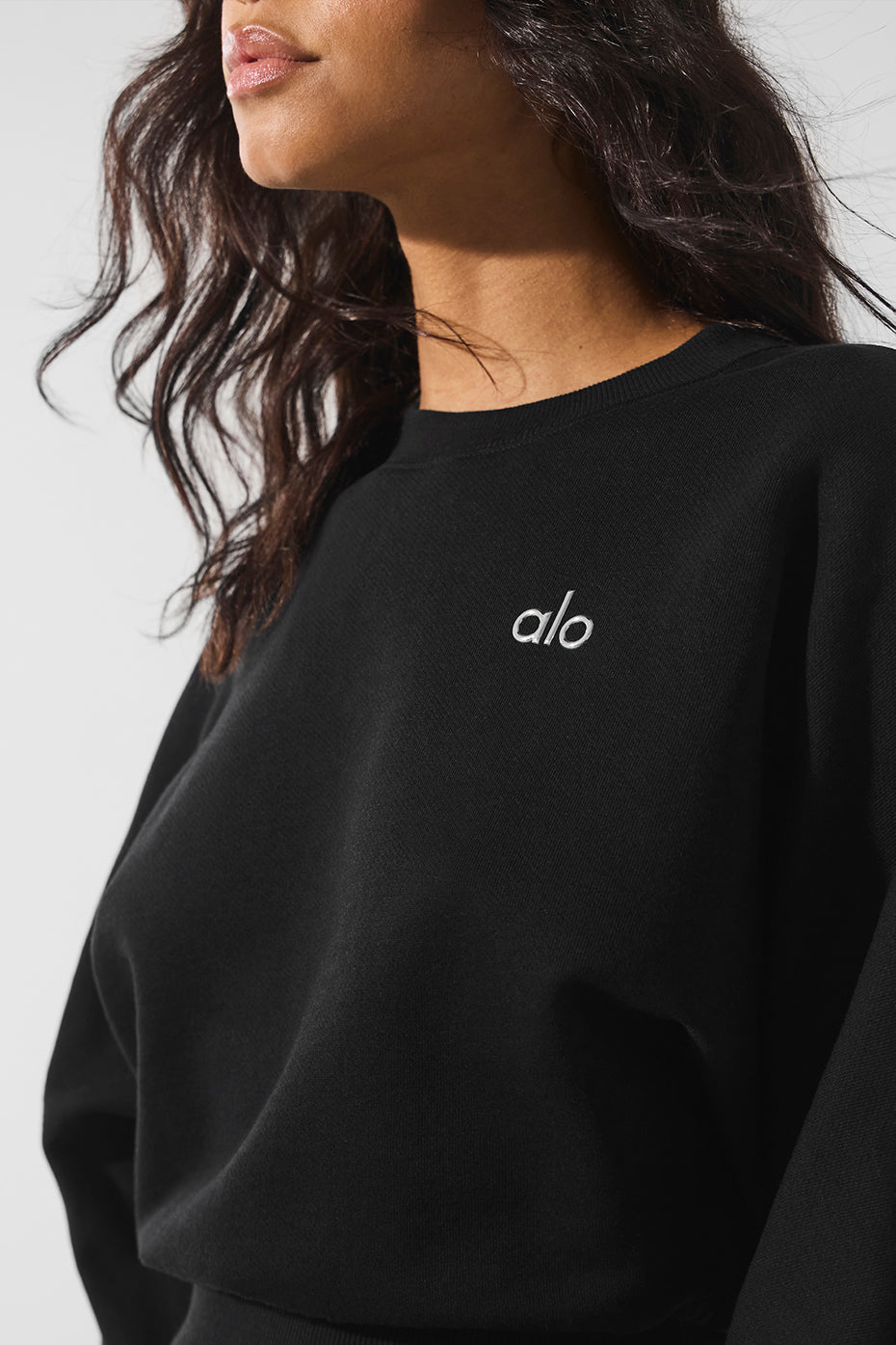 Cropped Accolade Crewneck - Black — Alo Yoga | Authentic India