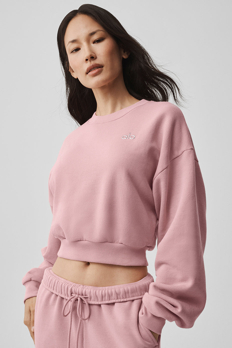 Cropped Accolade Crewneck - Vintage Pink — Alo Yoga | Authentic India