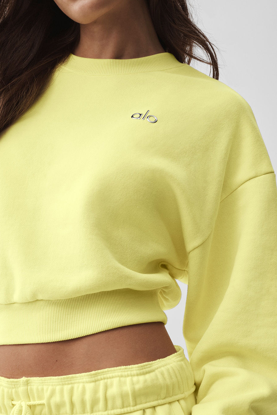 Cropped Accolade Crewneck - Sunshine — Alo Yoga | Authentic India