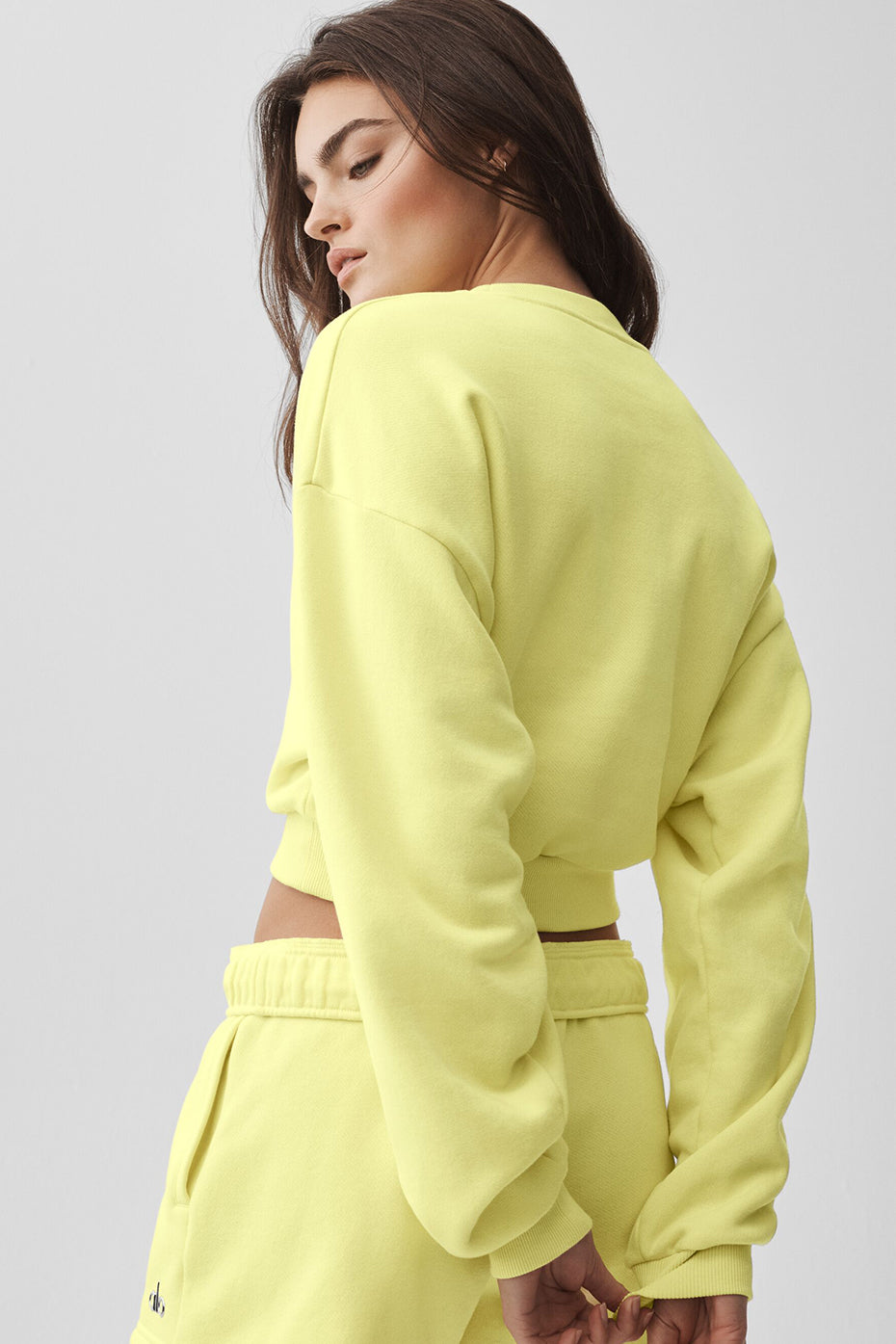 Cropped Accolade Crewneck - Sunshine — Alo Yoga | Authentic India