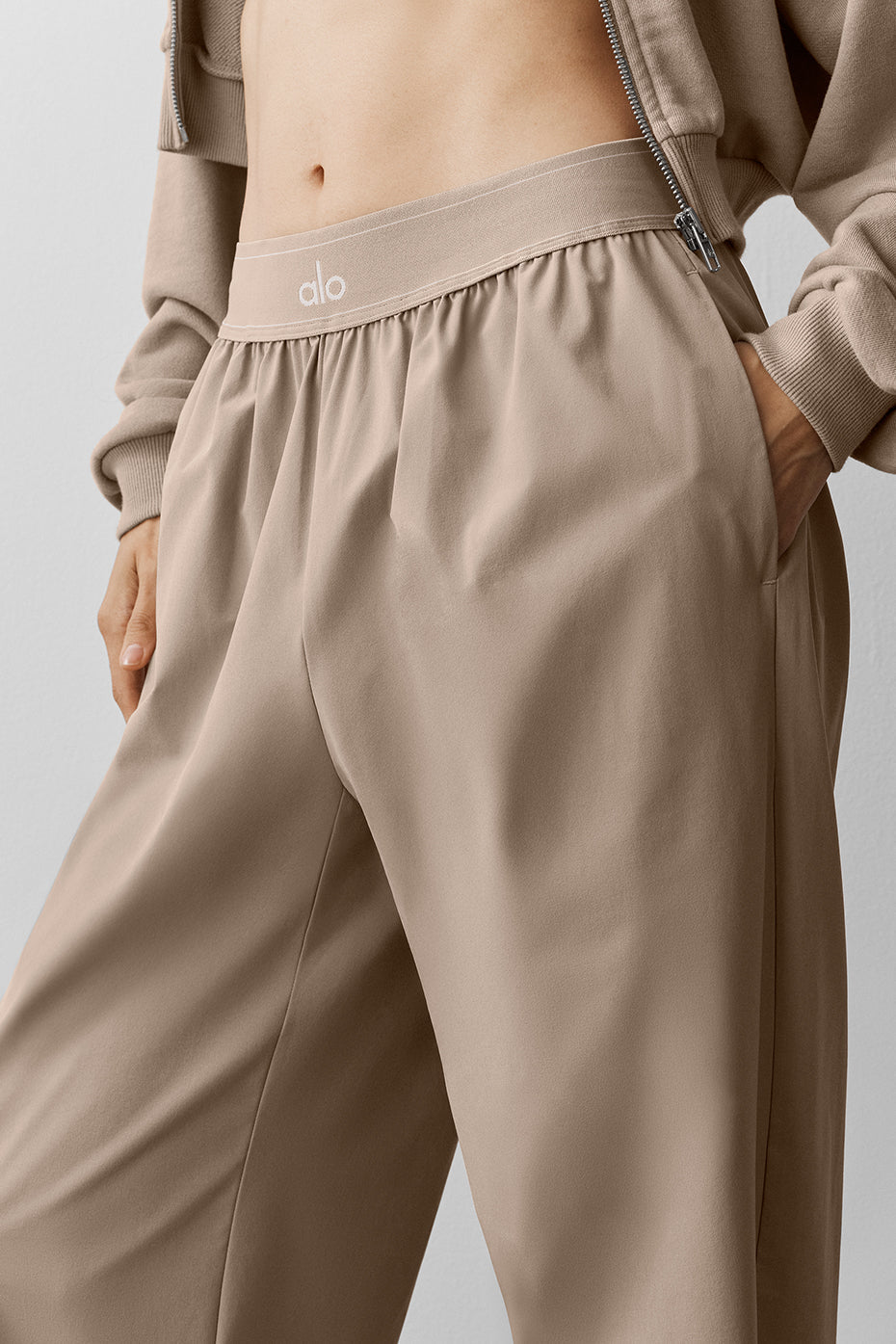 Suit Up Trouser (Regular) - Gravel — Alo Yoga | Authentic India