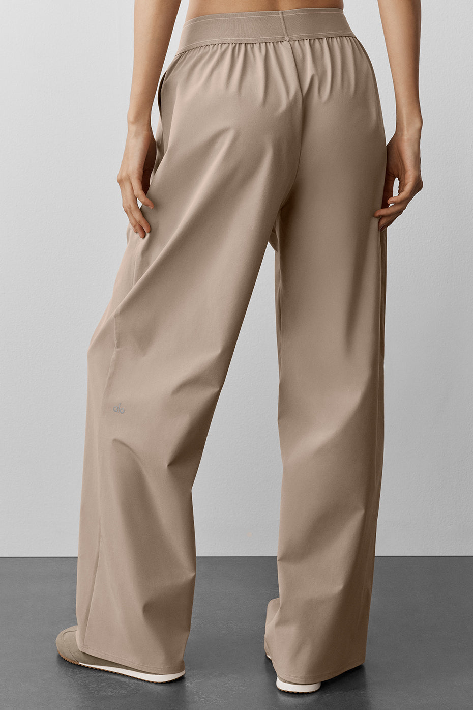 Suit Up Trouser (Regular) - Gravel — Alo Yoga | Authentic India