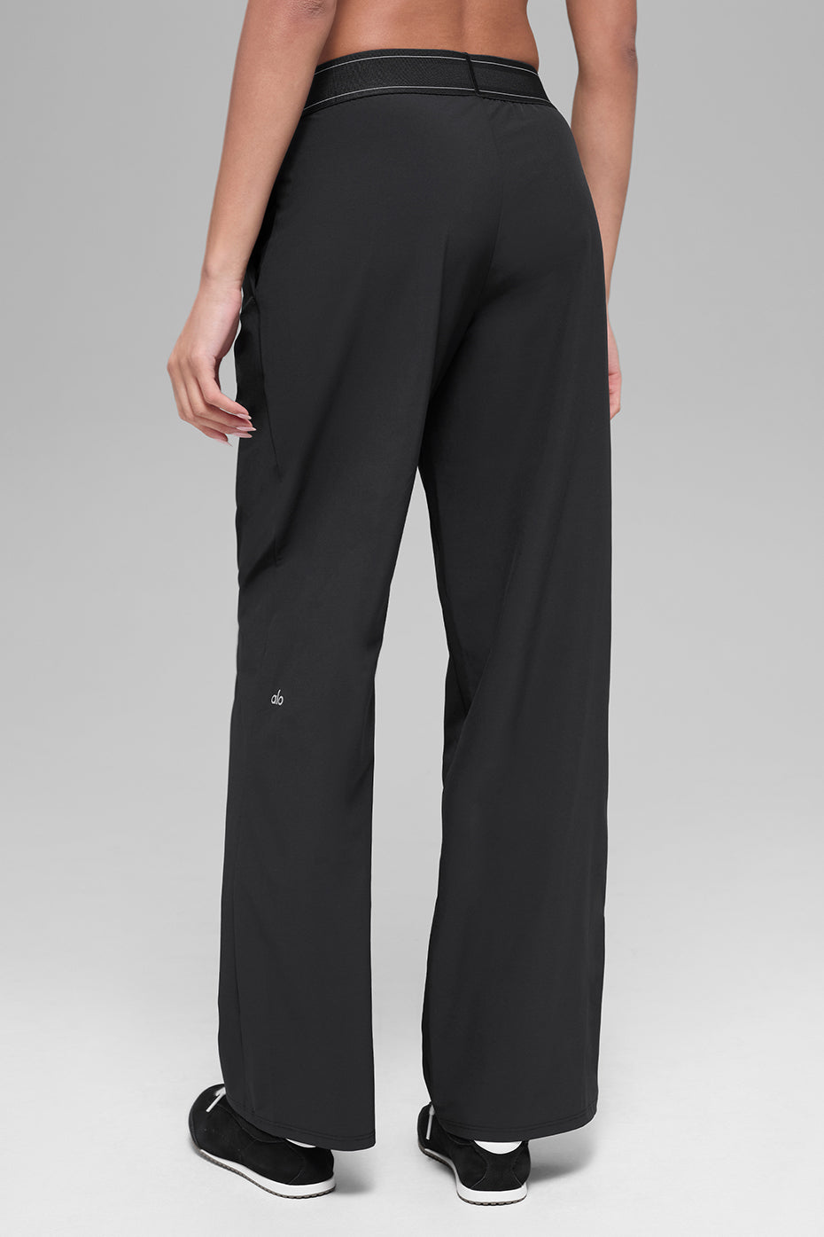 Suit Up Trouser (Long) - Black — Alo Yoga | Authentic India