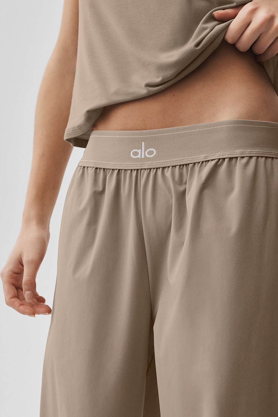Suit Up Trouser (Long) - Gravel — Alo Yoga | Authentic India