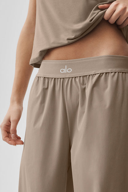 Suit Up Trouser (Long) - Gravel — Alo Yoga | Authentic India
