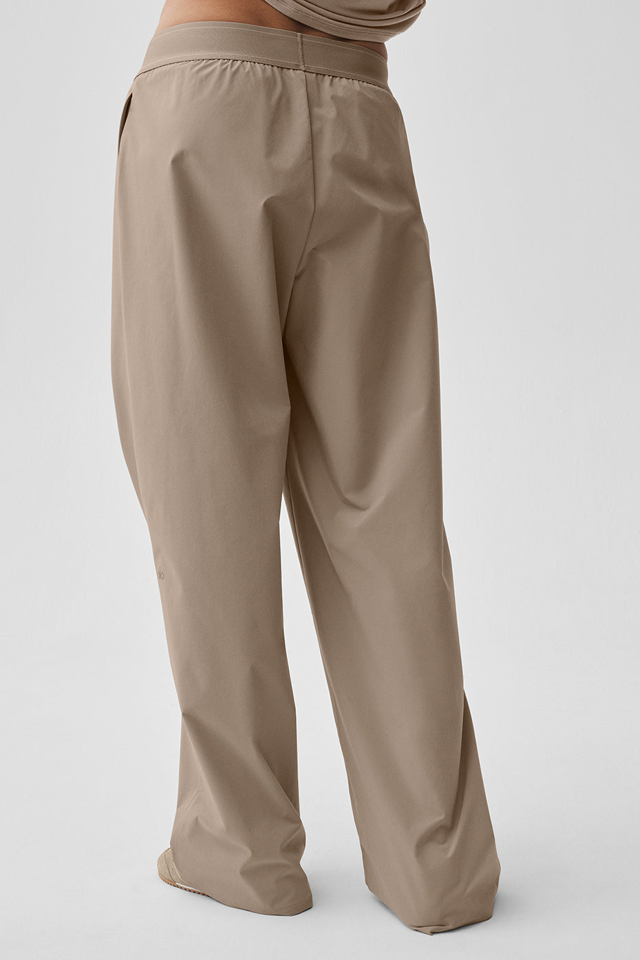 Suit Up Trouser (Long) - Gravel — Alo Yoga | Authentic India