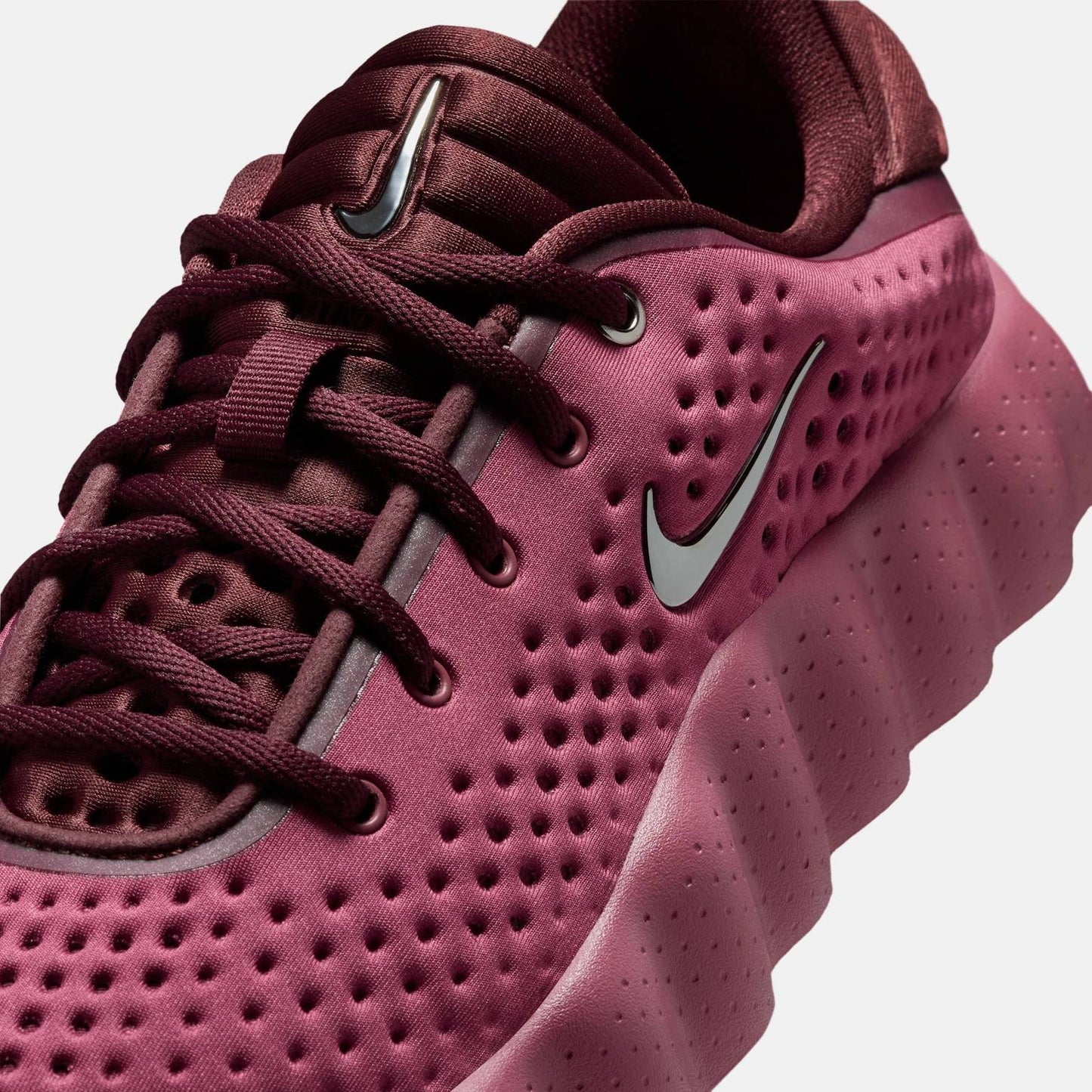 Nike Mind 002 Pink Smoke Mystic Dates
