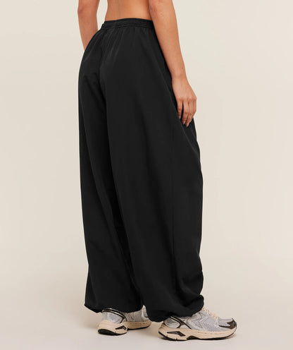 GYMSHARK Weekend Lifestyle Parachute Pants — Gymshark | Authentic India
