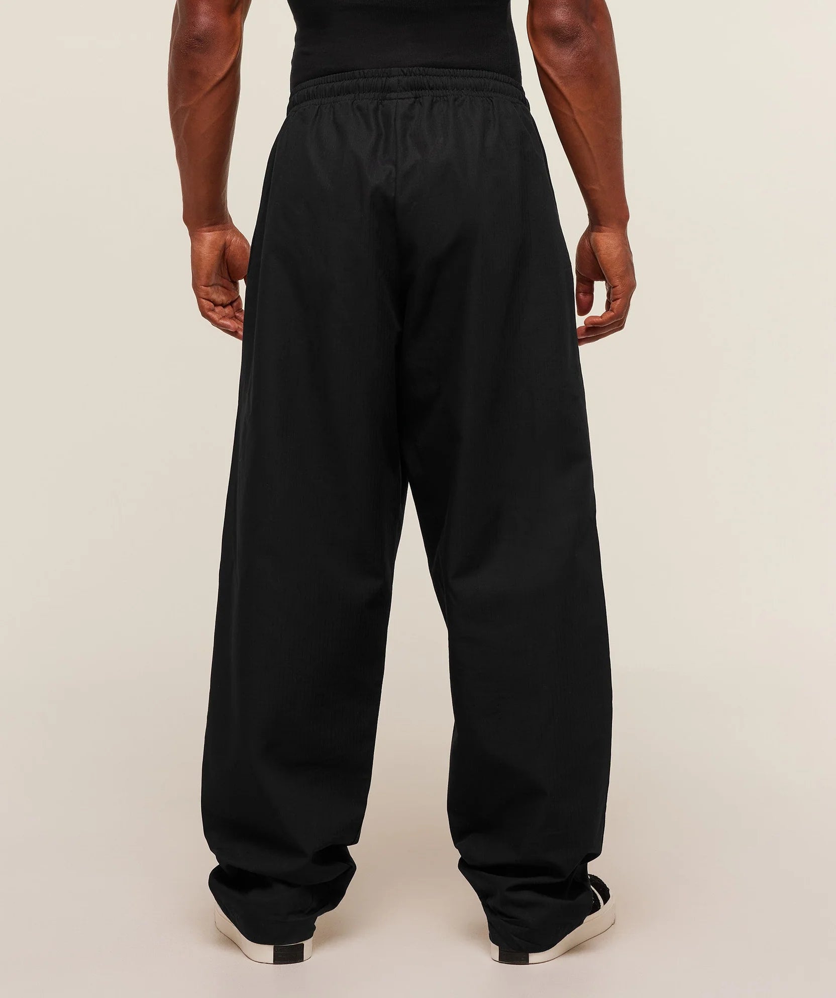 GYMSHARK Straight Leg Pumper Pants Black — Gymshark | Authentic India